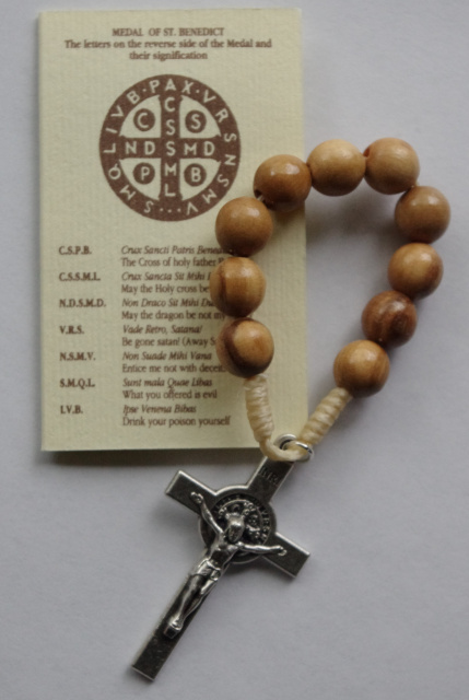 Rosary parts, round olive wood beads